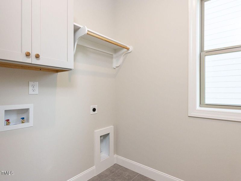 031-1280x960-laundry-room