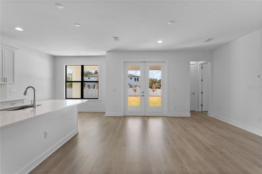 Spacious, unfurnished interior of a new home in , Tampa (Image 21).