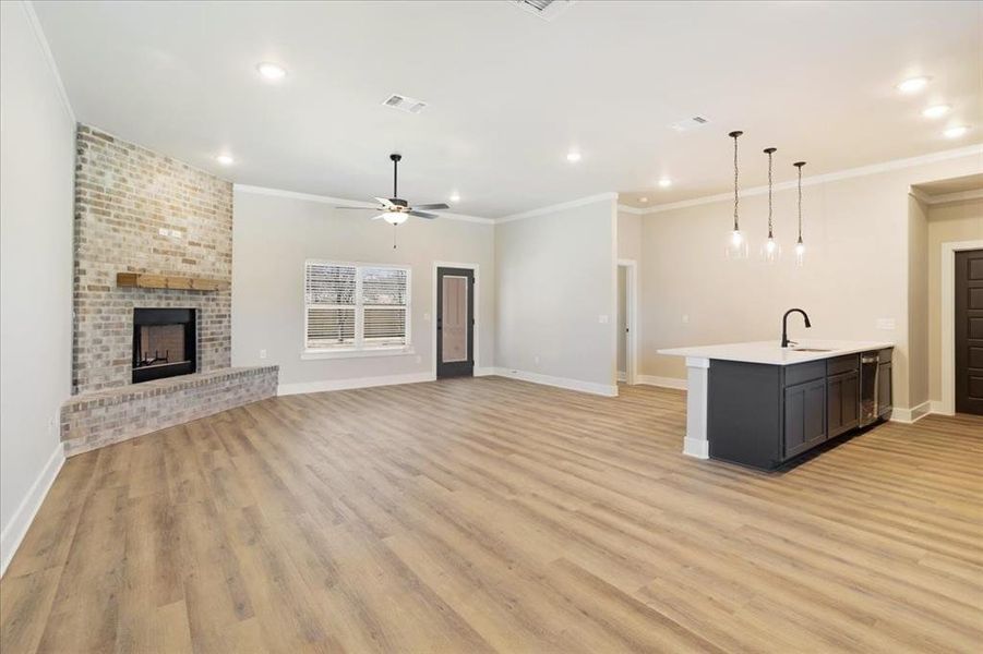 Spacious, unfurnished interior of a new home in , Sherman (Image 12).