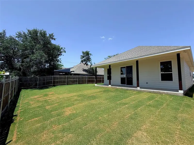 Exterior details and patio area of a home in , Granbury (Image 12).