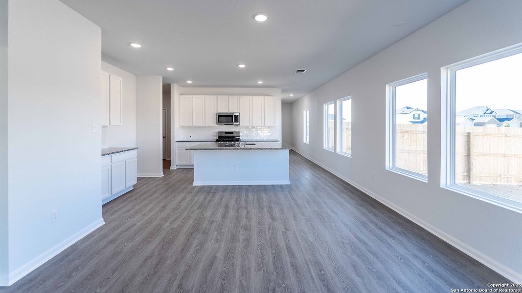 Spacious, unfurnished interior of a new home in Willow View, Converse (Image 8).