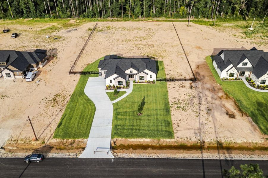 View of the expansive lot. View of the expansive lot.