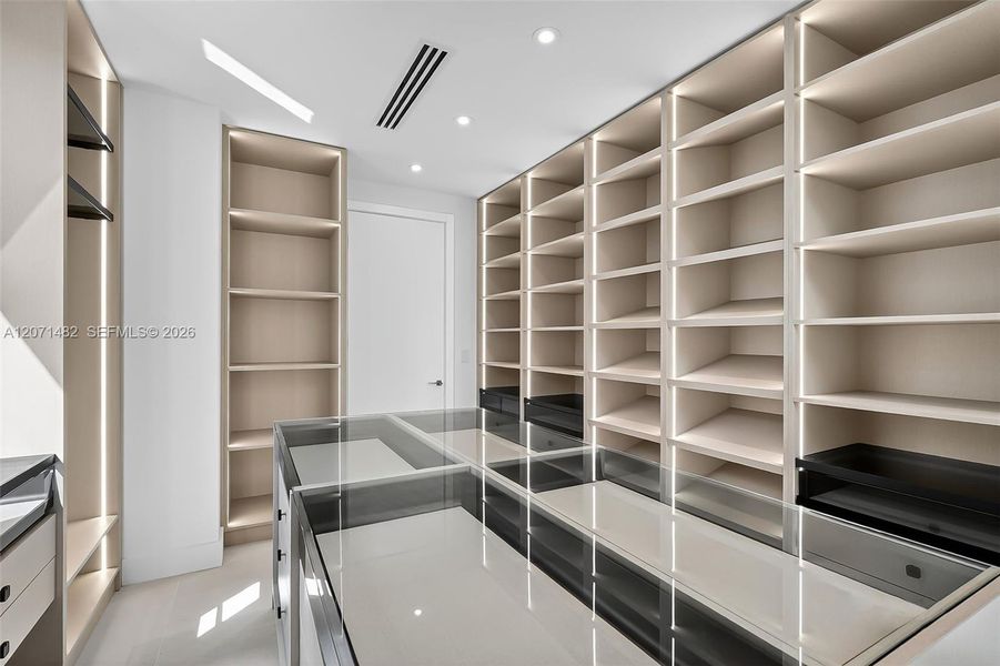 Furnished interior view inside a new home in , Fort Lauderdale (Image 48).