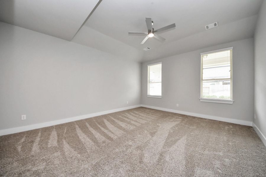 Spacious, unfurnished interior of a new home in Sunterra, Katy (Image 34). Spacious, unfurnished interior of a new home in Sunterra, Katy (Image 34).