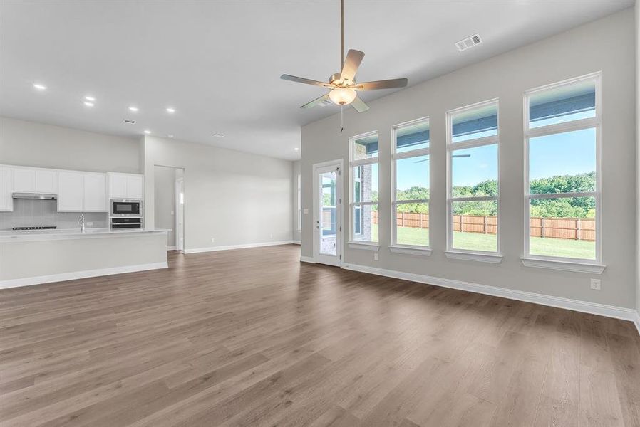 Spacious, unfurnished interior of a new home in Oaks Preserve, Mansfield (Image 22).