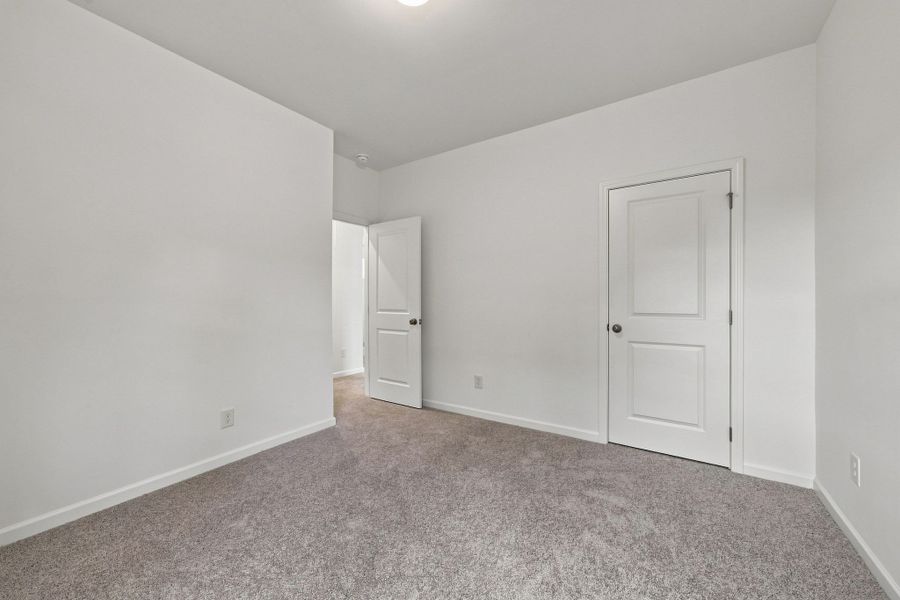 Spacious, unfurnished interior of a new home in The Oaks, Clarksville (Image 28).