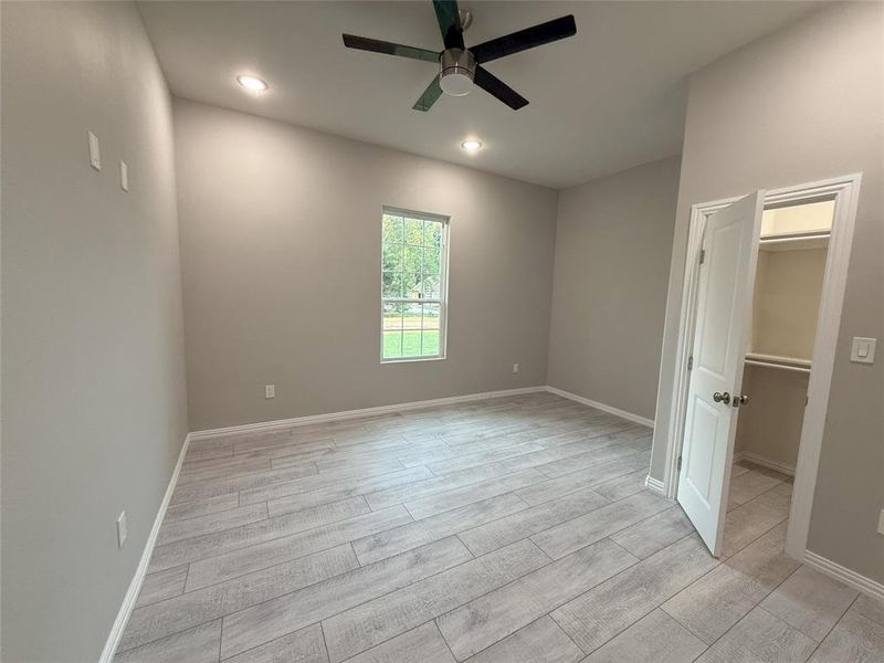 Spacious, unfurnished interior of a new home in , Bonham (Image 11).