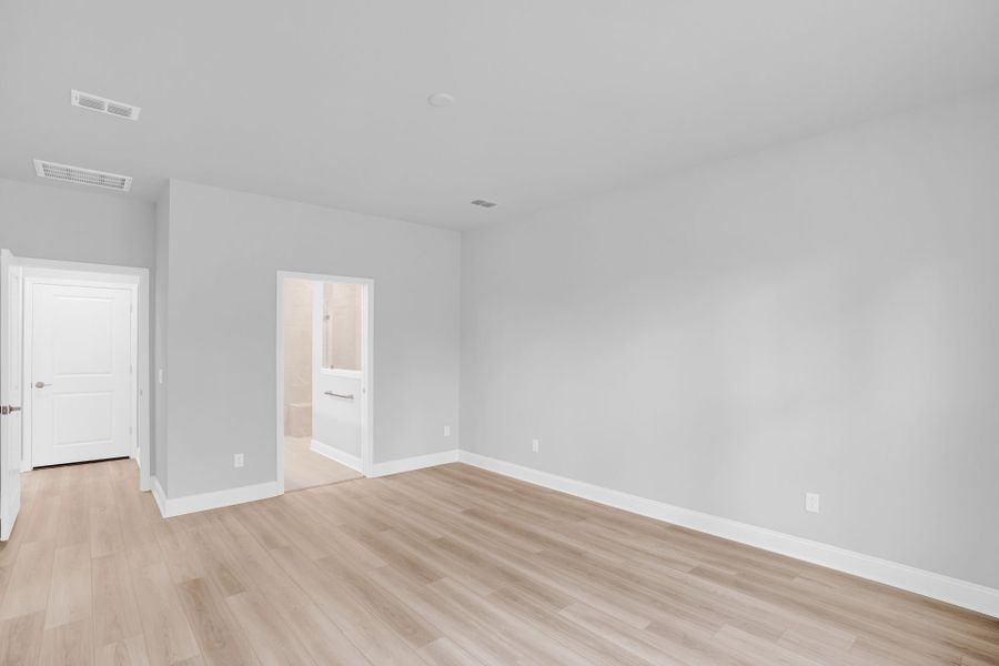 Spacious, unfurnished interior of a new home in Del Webb Charleston at Nexton, Summerville (Image 19). Spacious, unfurnished interior of a new home in Del Webb Charleston at Nexton, Summerville (Image 19).