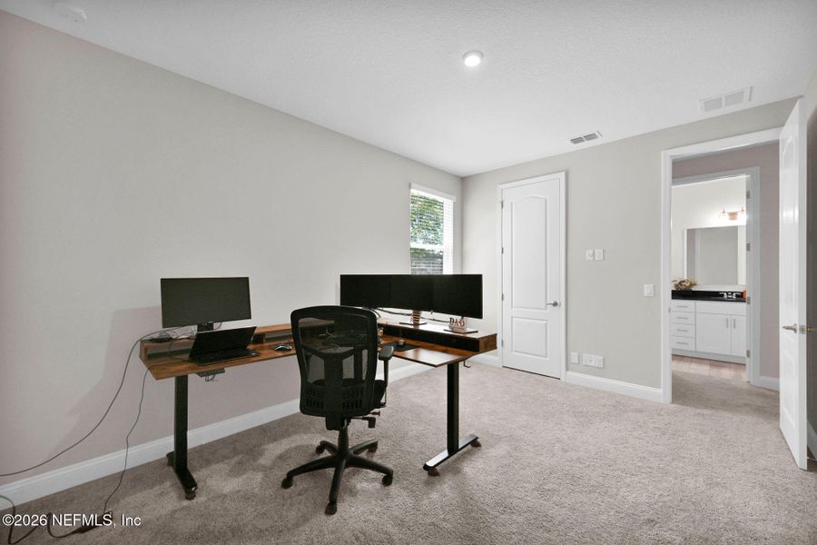 Furnished interior view inside a new home in , Middleburg (Image 54).
