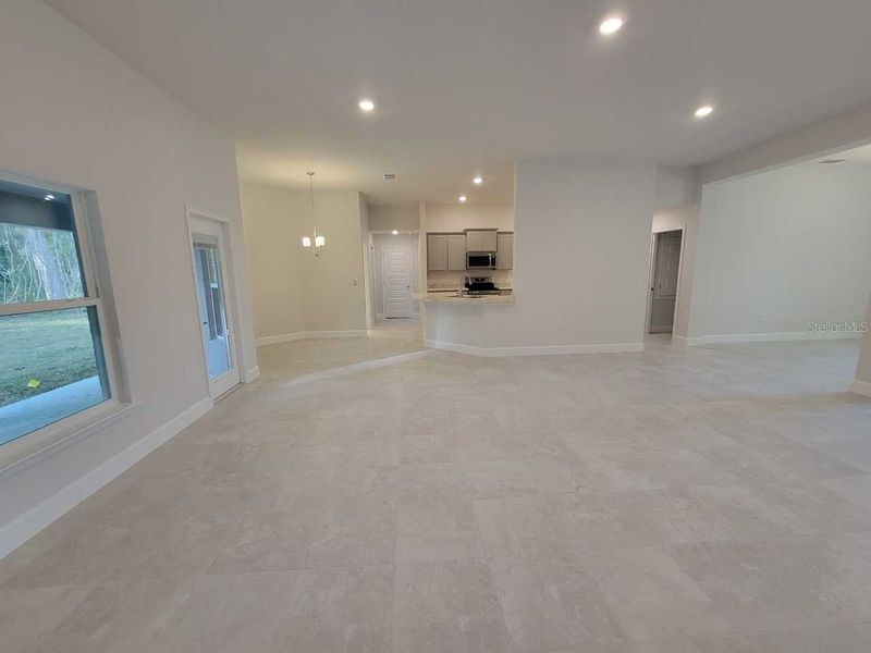 Spacious, unfurnished interior of a new home in Ocala Waterway / Kingsland Country Estates, Dunnellon (Image 16).