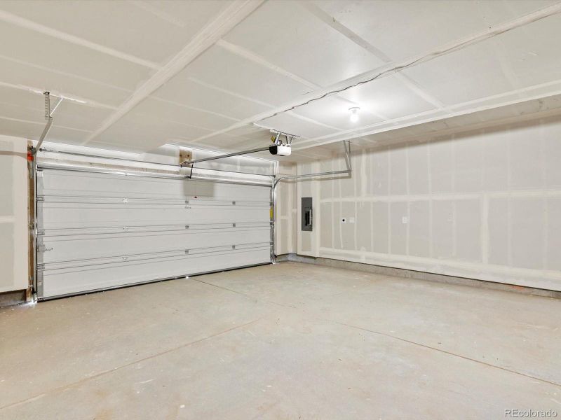 Spacious, unfurnished interior of a new home in Three Hills, Morrison (Image 19).