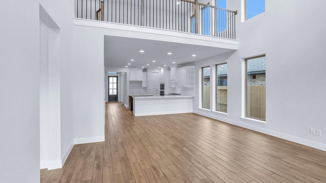 Spacious, unfurnished interior of a new home in The Highlands 45', Porter (Image 11).