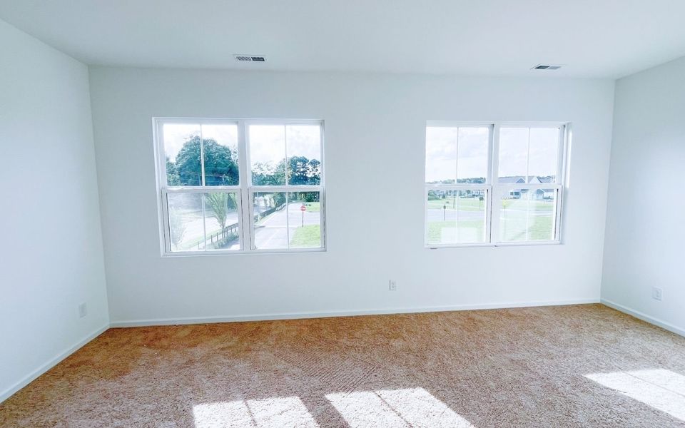 Spacious, unfurnished interior of a new home in Wendell Falls, Wendell (Image 16).
