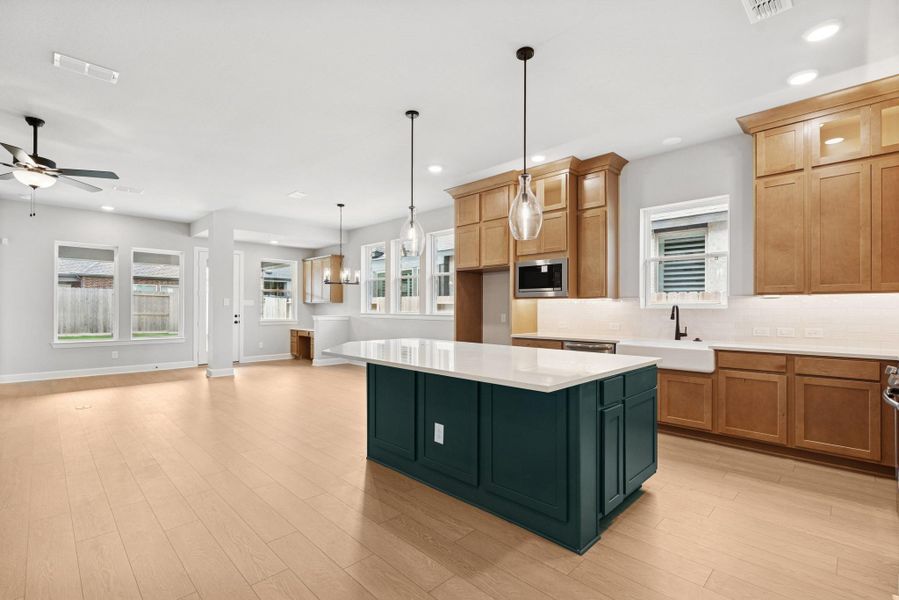 Furnished interior view inside a new home in Riceland 50’ Front Load Homesites, Mont Belvieu (Image 12). Furnished interior view inside a new home in Riceland 50’ Front Load Homesites, Mont Belvieu (Image 12).