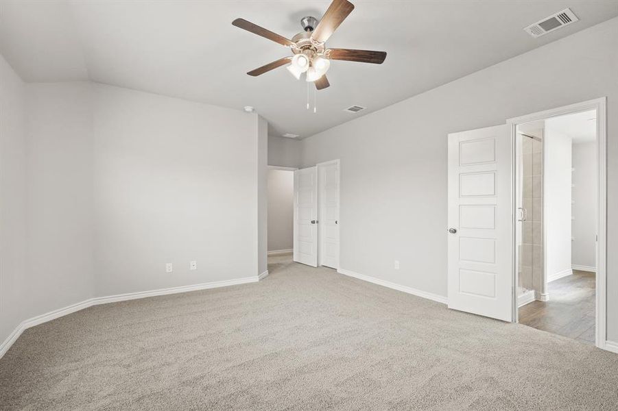 Spacious, unfurnished interior of a new home in Deer Creek, Crowley (Image 15).