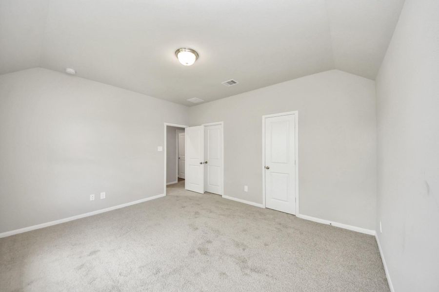 Spacious, unfurnished interior of a new home in Montgomery Ridge: Landmark Collection, Montgomery (Image 19).