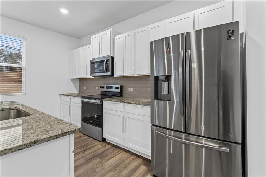 Furnished interior view inside a new home in Alcovy Trace, Lawrenceville (Image 10).