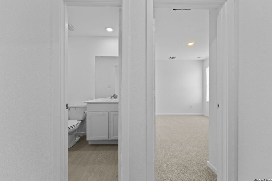 Spacious, unfurnished interior of a new home in Spring Grove, San Antonio (Image 11).