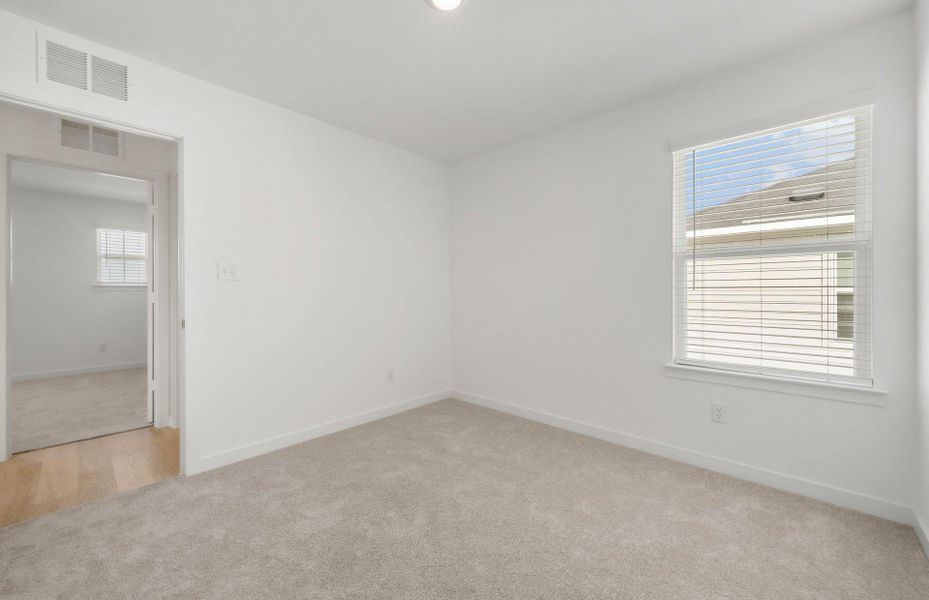 Spacious, unfurnished interior of a new home in Sunfield, Buda (Image 25).