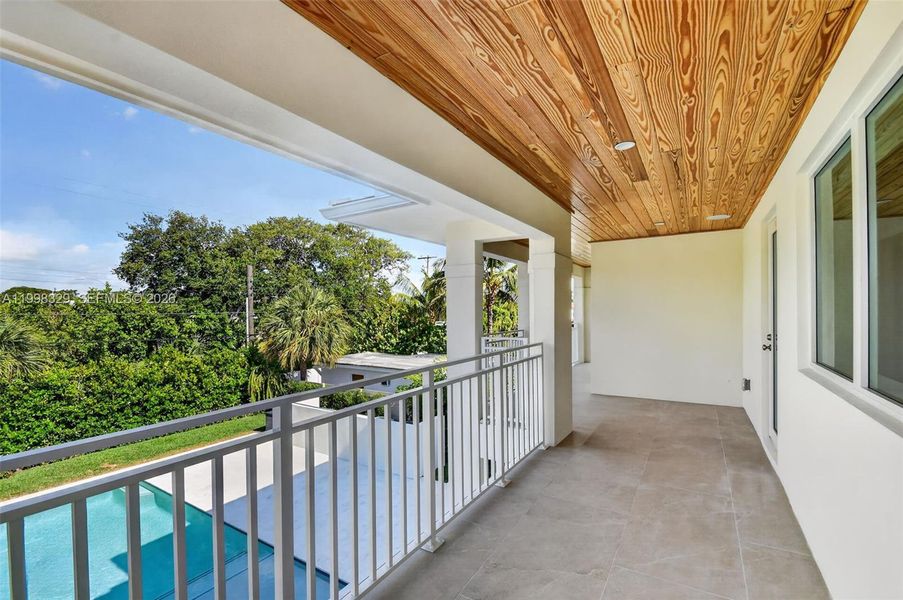 Exterior details and patio area of a home in , Lake Worth (Image 36).
