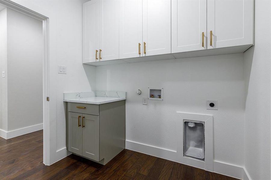 Furnished interior view inside a new home in , Dallas (Image 5).