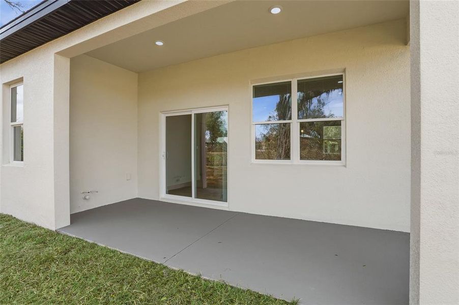 Exterior details and patio area of a home in , Orlando (Image 25).