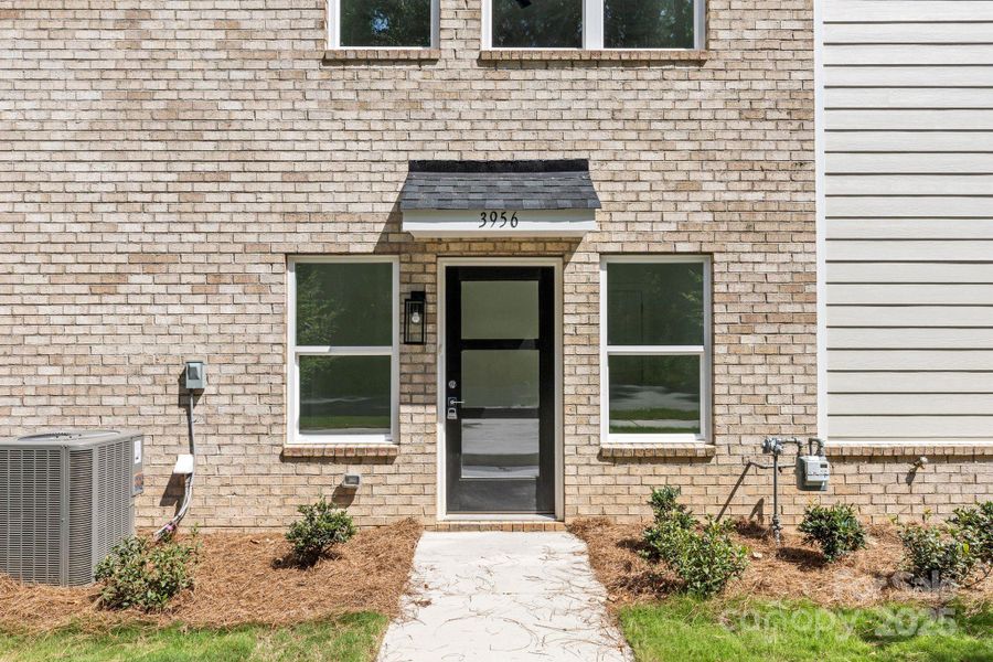 Exterior details and patio area of a home in , Charlotte (Image 4).