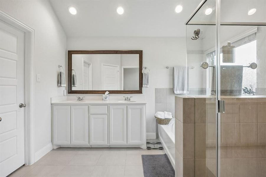 Furnished interior view inside a new home in Timberbrook, Justin (Image 13).