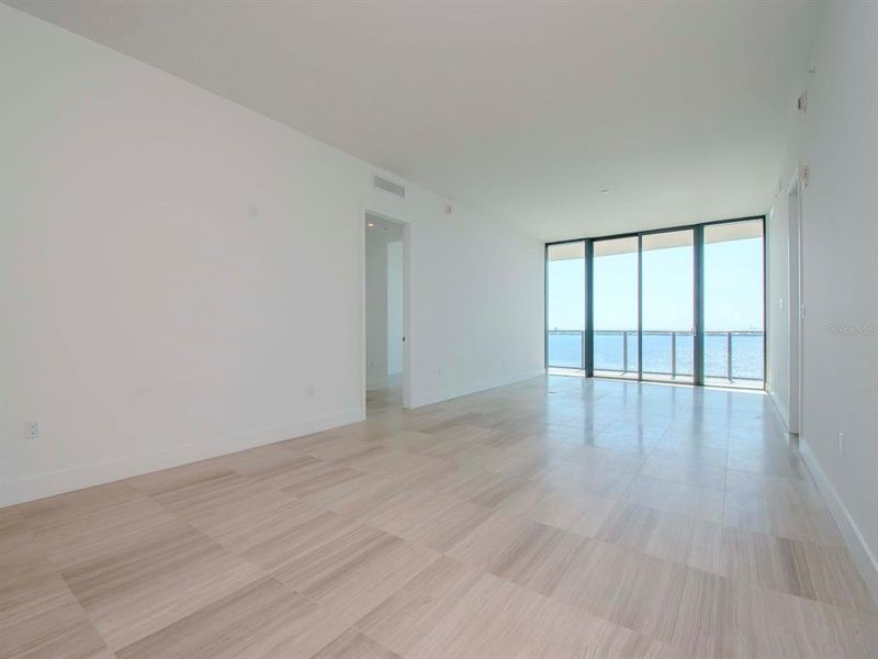 Spacious, unfurnished interior of a new home in , Tampa (Image 55). Spacious, unfurnished interior of a new home in , Tampa (Image 55).