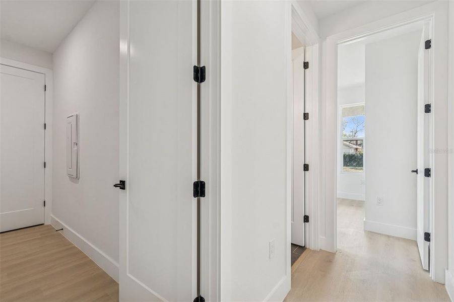 Spacious, unfurnished interior of a new home in , Tampa (Image 28).
