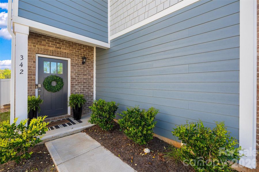 Exterior details and patio area of a home in Fergus Crossing, York (Image 22).