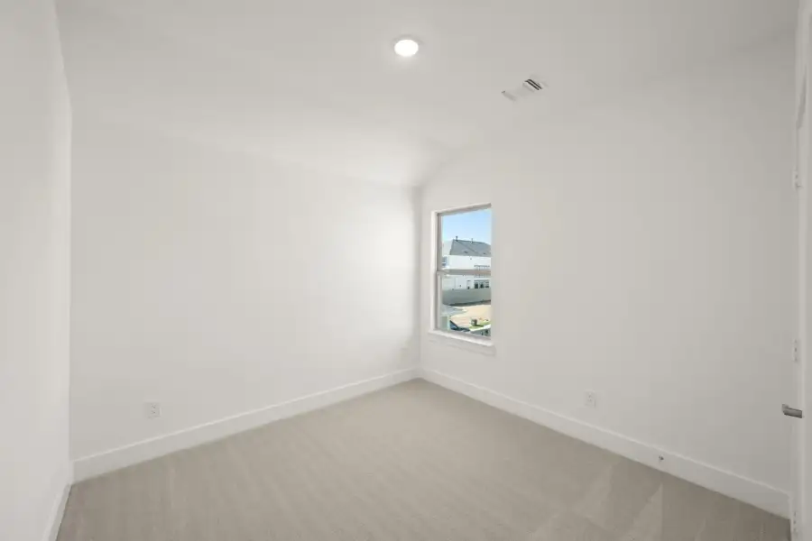 Spacious, unfurnished interior of a new home in The Retreat at Harvest, Argyle (Image 15).