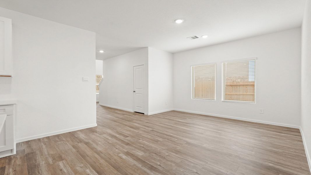 Spacious, unfurnished interior of a new home in Sunterra, Katy (Image 13).