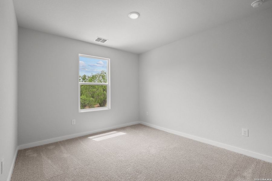 Spacious, unfurnished interior of a new home in Spring Creek, San Antonio (Image 19).