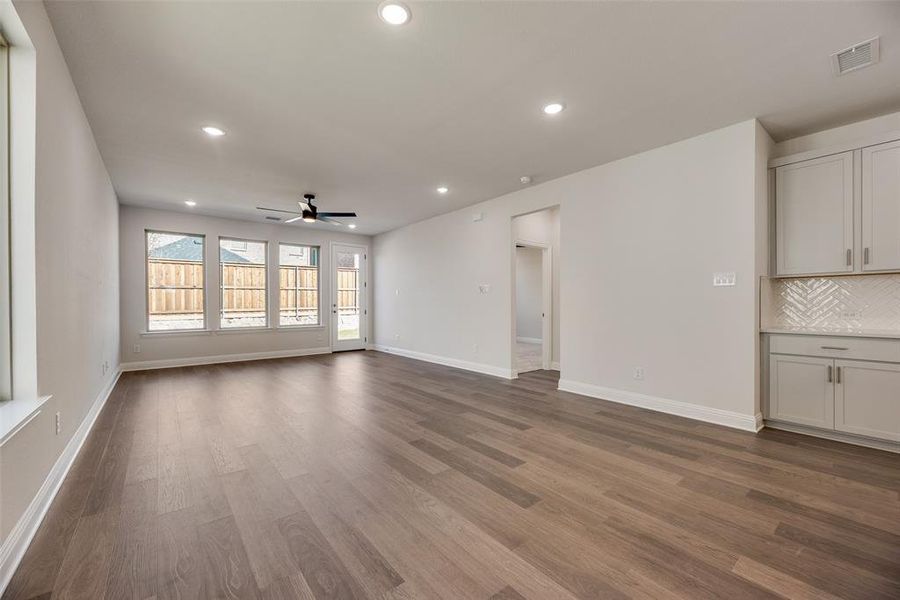 Spacious, unfurnished interior of a new home in Spiritas Ranch, Little Elm (Image 24).