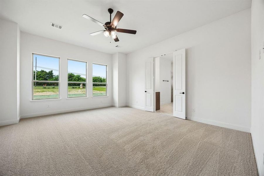 Spacious, unfurnished interior of a new home in Oak Creek Ranch, Midlothian (Image 13). Spacious, unfurnished interior of a new home in Oak Creek Ranch, Midlothian (Image 13).