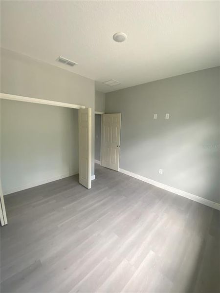 Spacious, unfurnished interior of a new home in , Deland (Image 6).