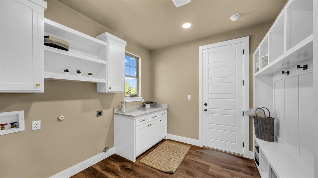 Furnished interior view inside a new home in Saddle Crest Estates, Weatherford (Image 17). Furnished interior view inside a new home in Saddle Crest Estates, Weatherford (Image 17).