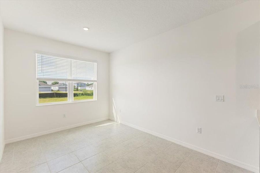 Spacious, unfurnished interior of a new home in Mirror Lake Village, Fruitland Park (Image 21).
