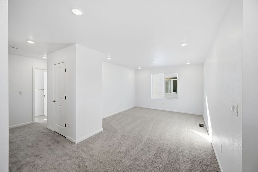 Spacious, unfurnished interior of a new home in Trailstone, Arvada (Image 19).