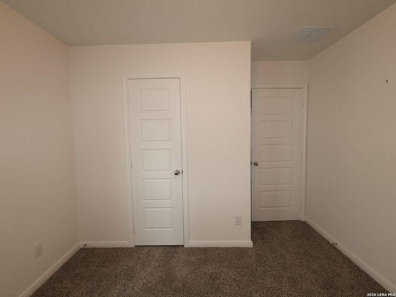 Spacious, unfurnished interior of a new home in Agave, San Antonio (Image 16).