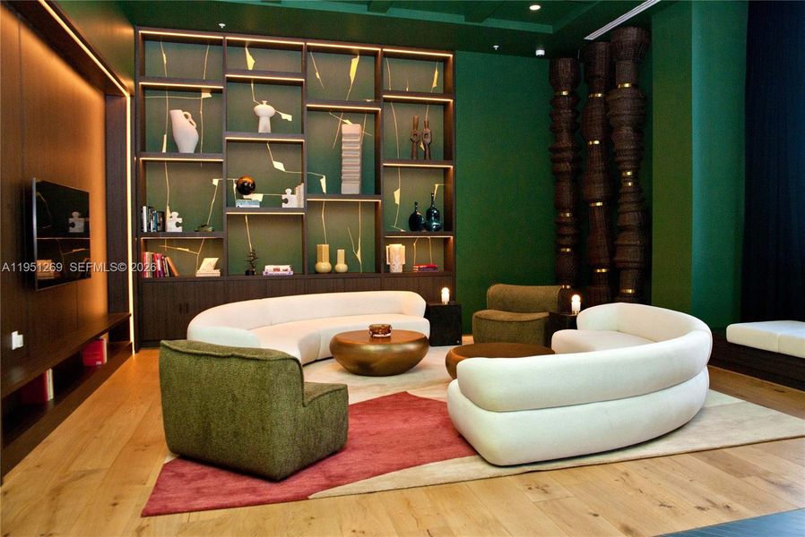 Community amenities in , Miami (Image 32).