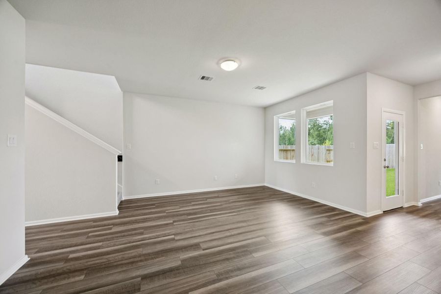 Spacious, unfurnished interior of a new home in Saint Tropez, Huffman (Image 12).