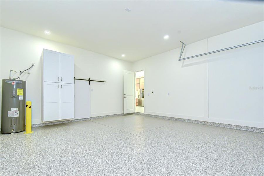 Spacious, unfurnished interior of a new home in , Tampa (Image 63).