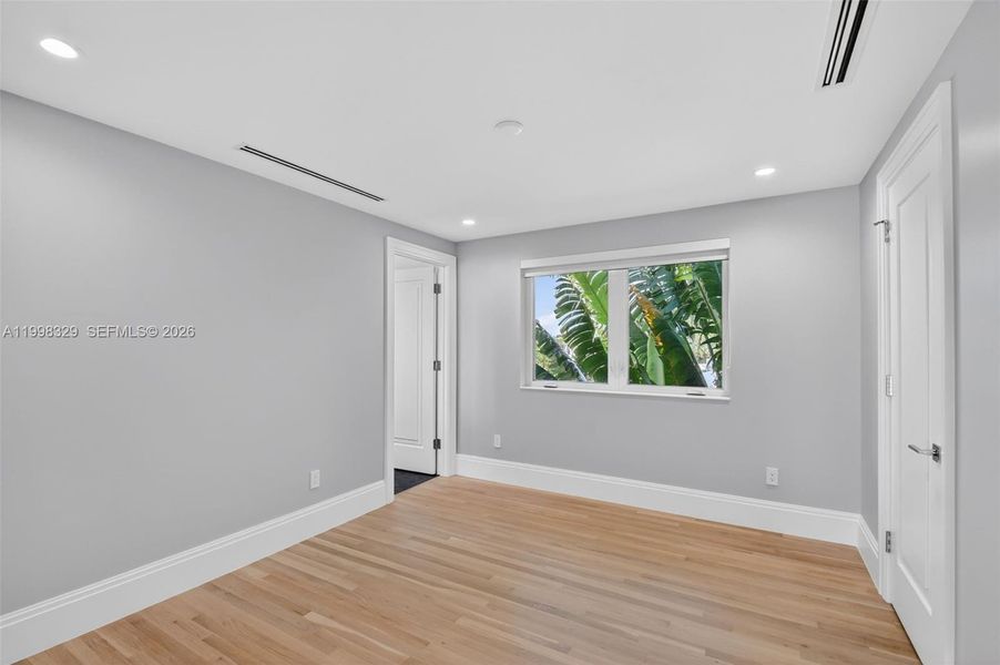 Spacious, unfurnished interior of a new home in , Lake Worth (Image 53).