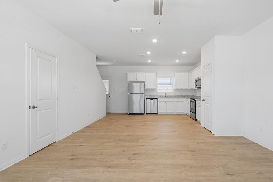 Spacious, unfurnished interior of a new home in Cypress Trails at Bauer Landing, Hockley (Image 11).