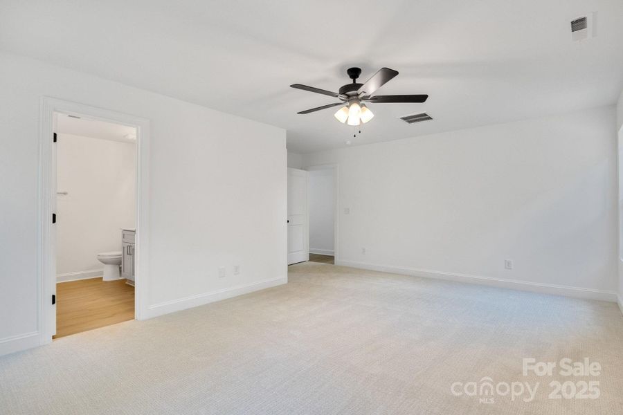 Spacious, unfurnished interior of a new home in , Harrisburg (Image 26).