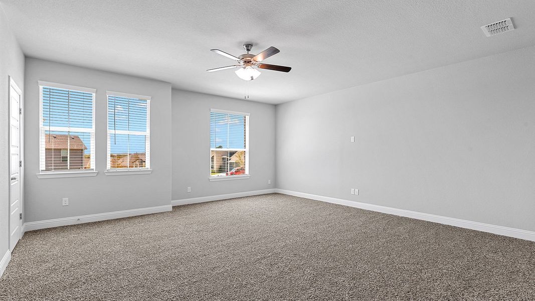 Spacious, unfurnished interior of a new home in Eagle Creek, Denton (Image 30).
