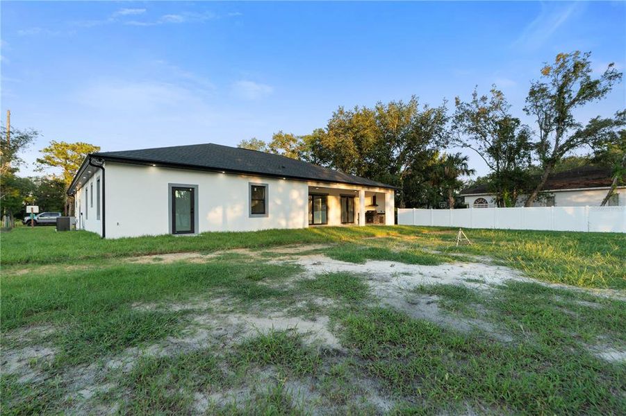 Exterior details and patio area of a home in , Weeki Wachee (Image 3).