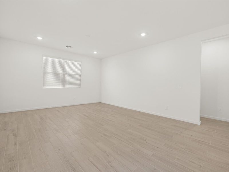 Spacious, unfurnished interior of a new home in Mountain View Estates Signature Series, Buckeye (Image 11).